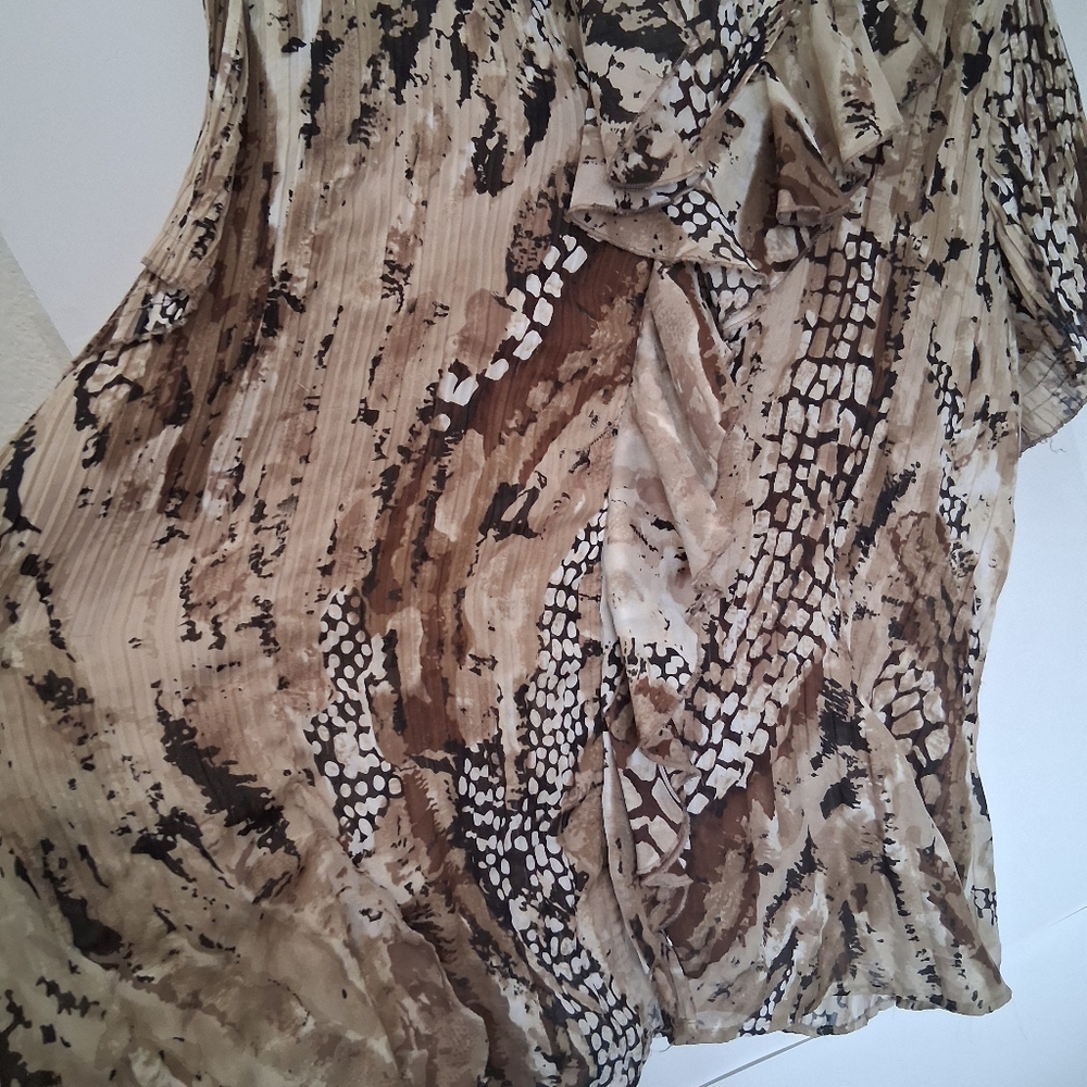 East 5th Women's Abstract Beige and Brown Blouse Size 1X - Picture 8 of 11